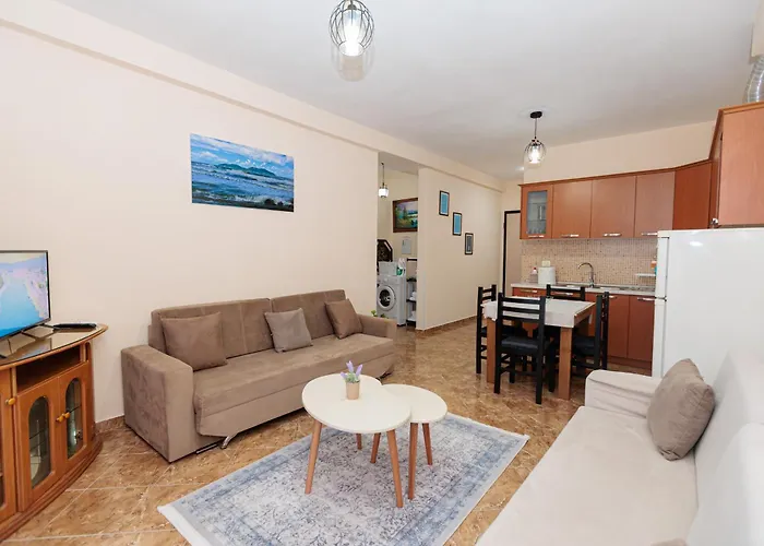 Ajla Family דירה